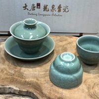 Egyedileg készült Longquan Celadon Gaiwan szett, négy csészével | 100 ml halványzöld