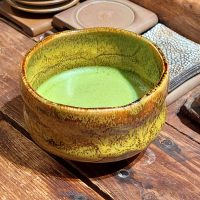 Schrek chawan, nagyon zöld mázas Minoyaki teatál | Dojimari-gata forma