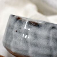 Felhők a hegyszorosban - Hagyományos shino mázas Minoyaki chawan