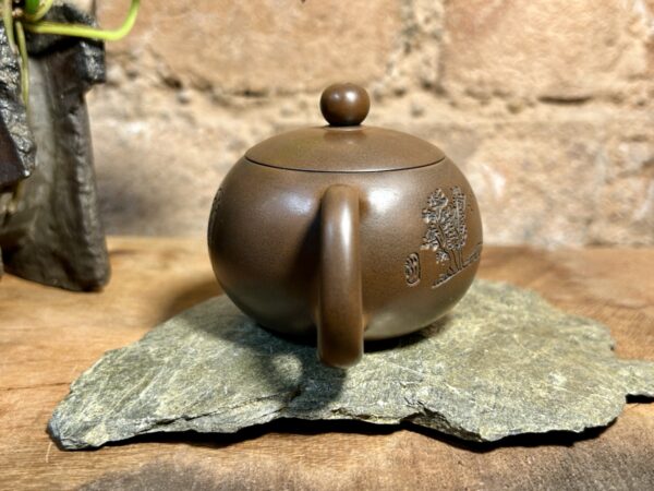 "Érkezés a ligetbe" Jianshui kerámia, vésett XiShi kanna - 105ml - Image 2