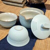 Maroknyi utazószett japán és kínai teákhoz mázas, szűrős kanna + két csésze 150 ml/világos mentazöld