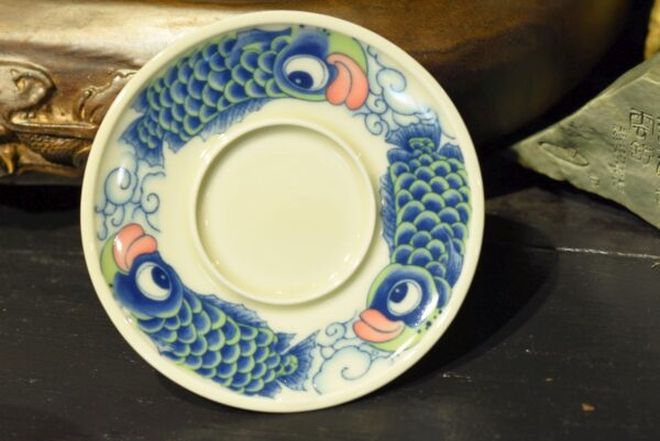 Koi ponty, magas talapzatú, gazdagon díszített gaiwan - Dehua porcelán, 110ml - Image 2