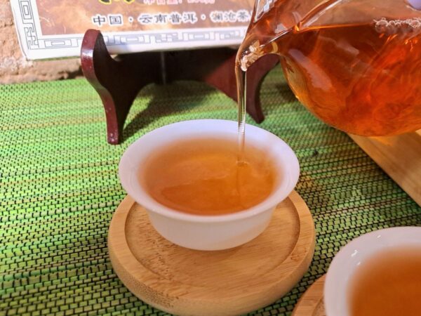 "Egy csésze szenvedély" - tajvani érlelésű, édes, gyümölcsös, füstös Sheng Puer | Lancang Teagyár 2006 - Image 5