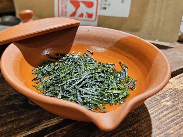 Kabusecha Ujimidori - Wazuka, Organikus Uji farmtea 2025 - kukoricás édesség és füvek a csészében - Image 4