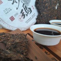 Ba Ma - Nannuoshan, Menghai shu puer 2025 - tömény shu esszencia, "rumos-diós" vonal
