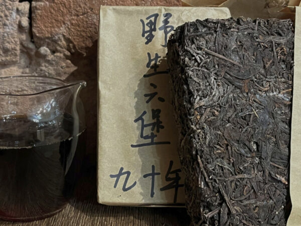 Guangxi Liu Bao Hei Cha - Yesheng, 90's | Préselt öreg tea, 250 grammos téglában