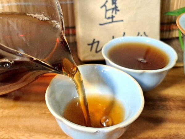 Guangxi Liu Bao Hei Cha - Yesheng, 90's | Préselt öreg tea, 250 grammos téglában - Image 3