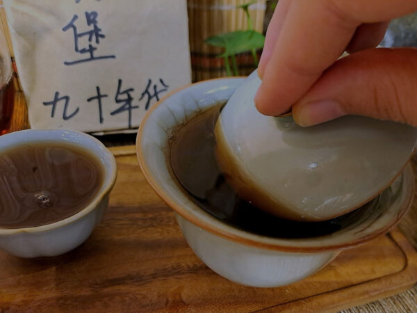 Guangxi Liu Bao Hei Cha - Yesheng, 90's | Préselt öreg tea, 250 grammos téglában - Image 5
