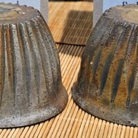 Vésett, ívelt falú, fatüzes égetésű Bizen csészepár - 2 x 90ml - Uchida Kazuhiko