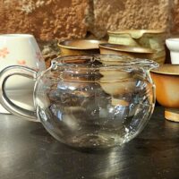 Kis méretű, szépen töltő üvegkiöntő, 230ml