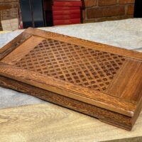 Elegáns, szépen erezett, sötétbarna, rácsos fácánfa teatálca - 45.5 x 25.5 x 6.5 cm