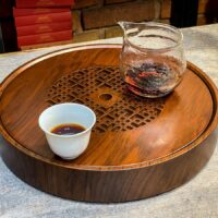 Sötétbarna fa körtálca, beépített vízgyűjtővel