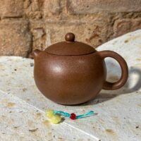 Xi Shi yixing kanna - mogyoróbarna árnyalatú, szemcsés agyagból -200ml